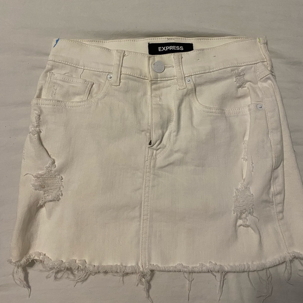 Express mini skirt in white denim!!